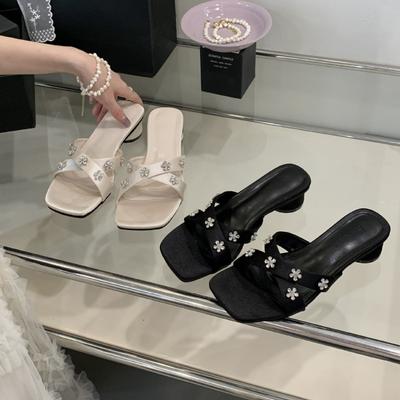 Мода Мода Темперамент Женская обувь 2025 лето Новые квадратный носок Низкий каблук Простые Универсальные Женские шлепанцы Противоскользящие Женские сандалии