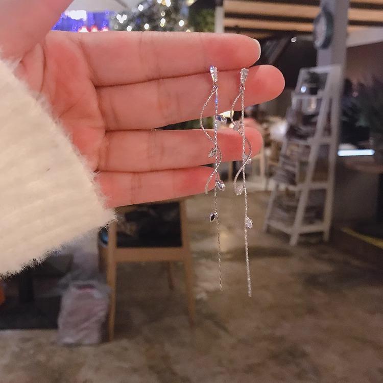 Серьги из циркония в корейском стиле в стиле ретро 2024 г. — дизайн с длинной серебряной иглой