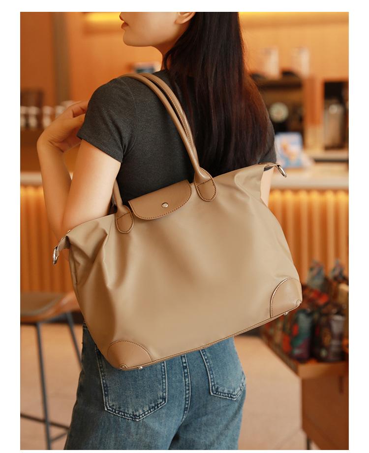 Simple Casual Women's Dumpling Handbag: High-End, Large Capacity, Crossbody & Commute Bag