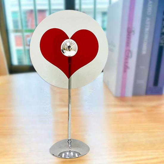 Уникальная настольная лампа. Проста в использовании. Многоразовая. Привлекает внимание.