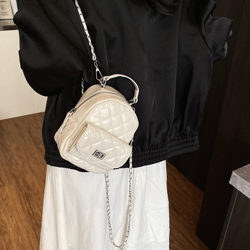 Модный женский рюкзак с ромбовидной вышивкой нитью, новая универсальная модель 2025 года, дорожный мини-рюкзак на цепочке для школы