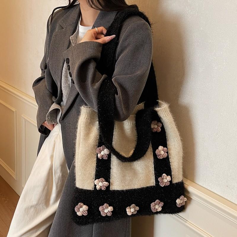 Women Plush Shoulder Bag Warm Cloth Fabric Handbag Soft Designer Flowers Handbags Girls Shoulder Bag Shopping Bag Large Capacity
