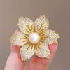 Golden High-End Women'S Delicate Flowers, Sparkling S, Redbud Anti-Light Brooches