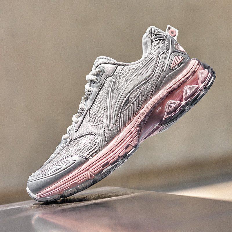 Li Ning Fuyao 2.0 Тканевые Нескользящие Износостойкие Поддерживающие Низкие Беговые Кроссовки Женские Серебристо-Розовые ARXU002-12