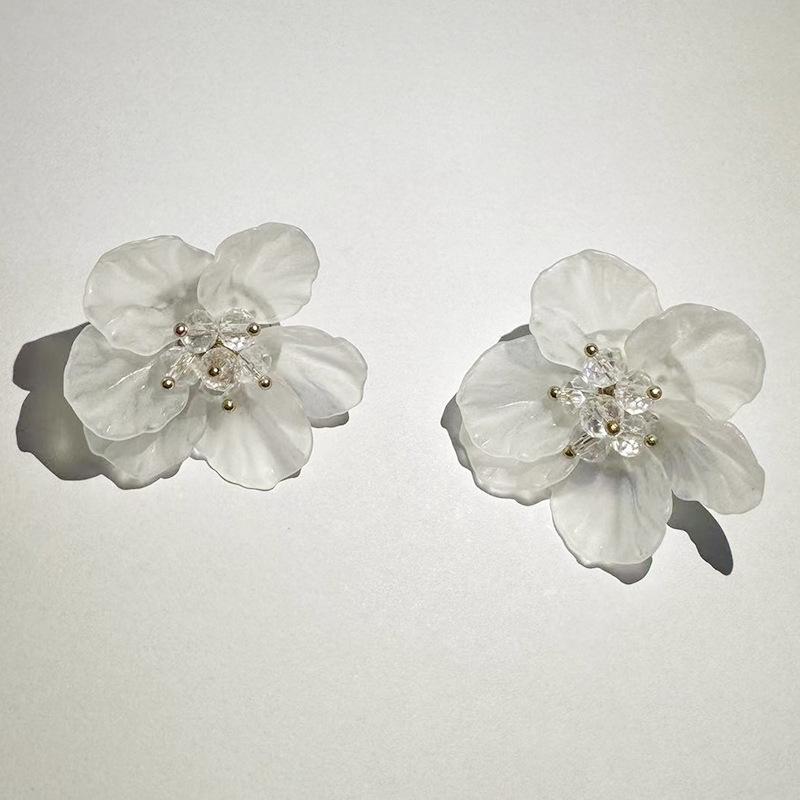 Temperament Exaggerated Flower Crystal Petal Stud Earrings Superfairy White Simple Personalized Earrings Ear Jewelry