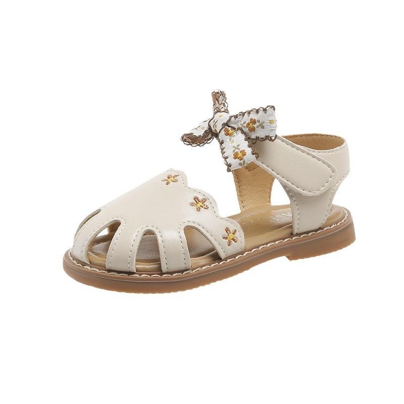 Girls' sandals, princess-style closed-toe shoes, new summer collection, featuring hollowed-out designs, Chinese-style embroidery, soft soles, and a