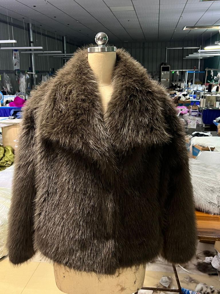 Women's Gray Faux Fur Collarless Short Coat