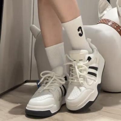 2024 новая осенняя повседневная взрывная низкая платформа с толстой подошвой, увеличивающая рост, спортивная обувь для скейтборда, женская простая студенческая легкая спортивная обувь