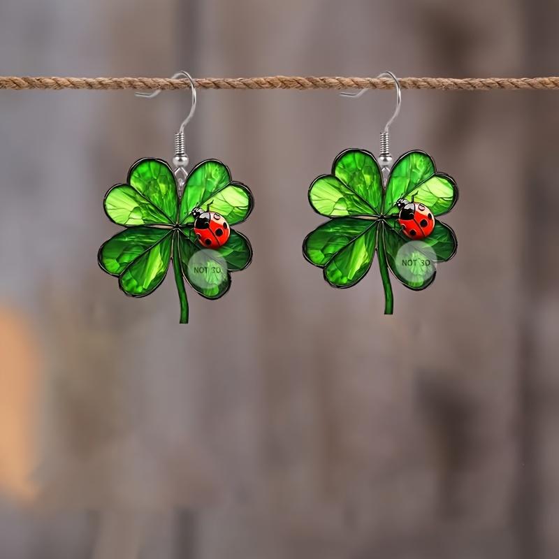 1 pair of acrylic St. Patrick's Holiday Party green four-leaf clover ladybug clover earrings for men and women, holiday gift