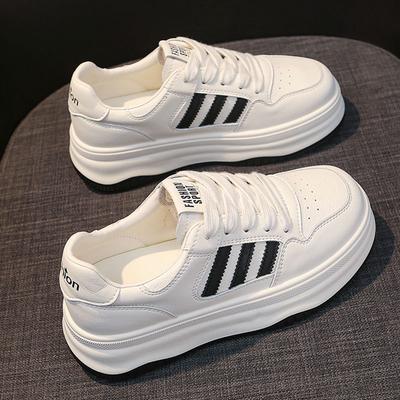 Наступая на дерьмовую кожу маленькие белые туфли женская обувь 2025 осень новая популярная универсальная спортивная и повседневная студенческая обувь для скейтборда женские модели