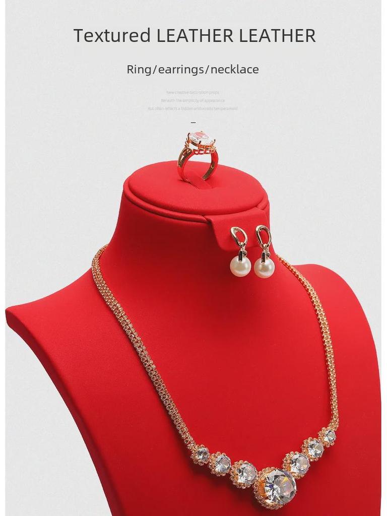 Витрина ювелирного магазина: Набор подставок для ожерелий и серег