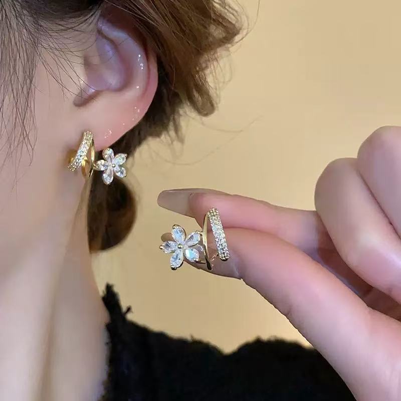 Модные серьги для женщин дамы