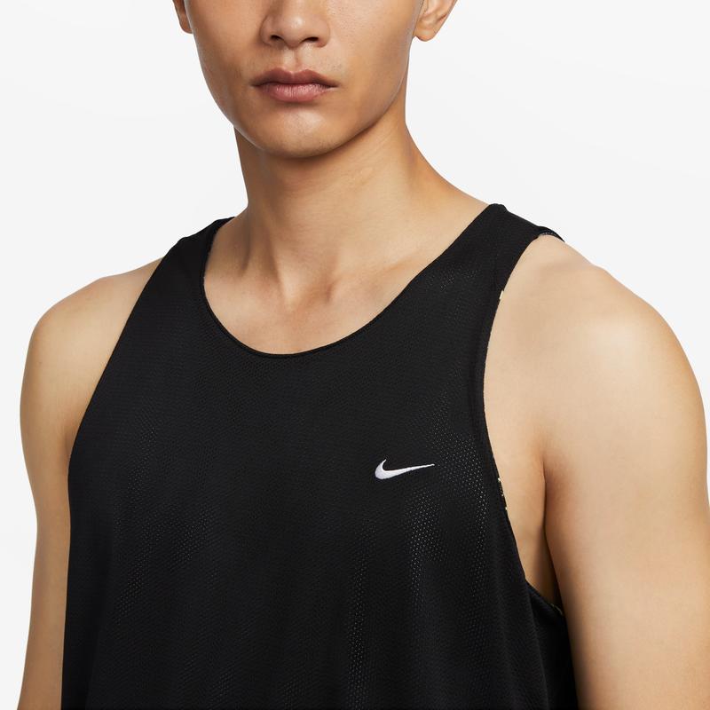 Nike Мужские майки Черный круглый вырез Умеренный прямой крой FB7979-010