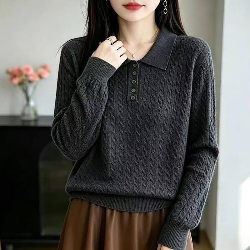 Early Autumn Style Long-sleeved Knitted Top for Women with Stylish Turned-down Collar and Base Layer Sweater