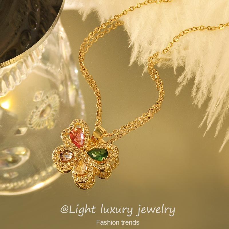 Подвеска-ожерелье Изумрудная бабочка: Роскошная титановая стальная ключичная цепочка для женщин