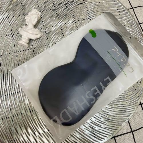 Light-blocking, silk-textured eye mask for a restful nap, relieving eye fatigue and fatigue, with a pressure-free, adjustable length, washable, and co