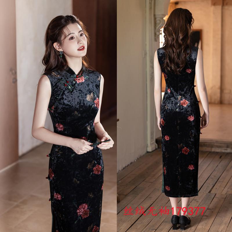 Hong Kong style new Chinese long sleeveless cheongsam early autumn new fashion improved daily slim velvet cheongsam skirt