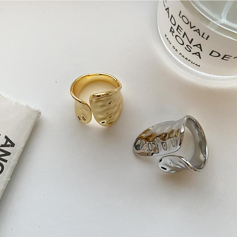 Light Luxury High End Irregular Hammer Pattern Ring  Exaggerated Metal Ring