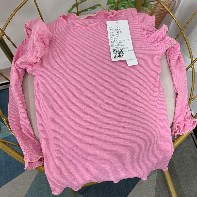 Девушка в осеннем контракте, чистый цвет, стройное тело, нижняя верхняя одежда