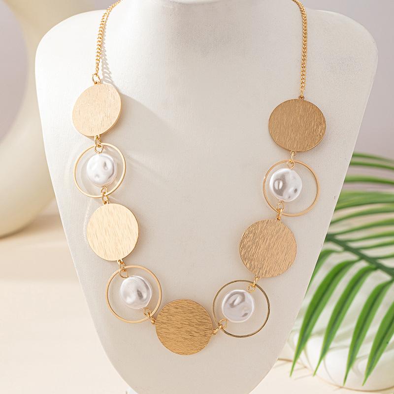 Fashionable and Simple Disc Necklace