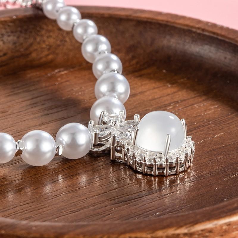 Elegant Floral Pendant Necklace With Imitation Pearl Zircon Crystals Women Delicate Chain Daily Wear Jewelry