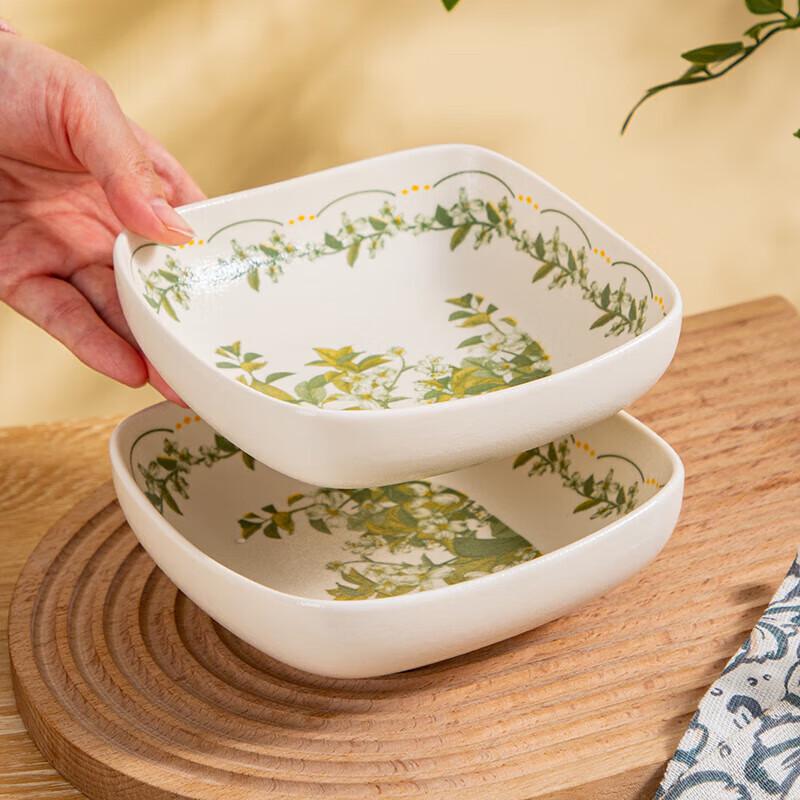 Набор квадратных тарелок ZISIZ Ландыш с ободком