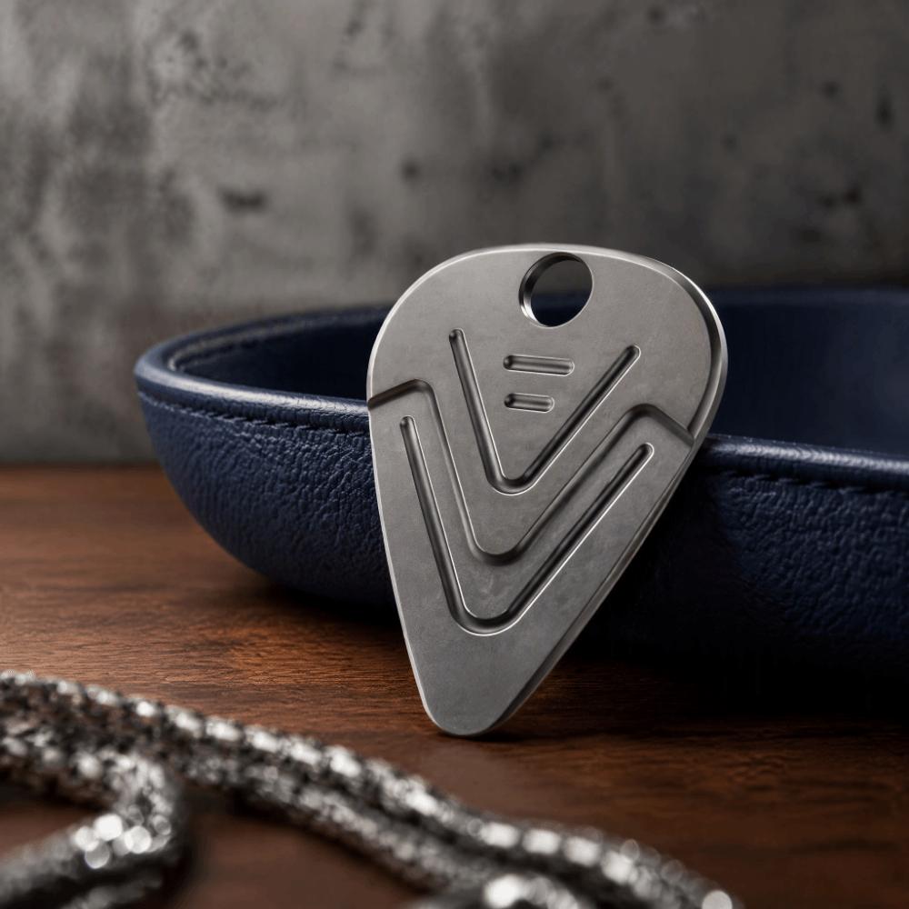Lightweight Metal Plectrum Non-Slip Grip Titanium Alloy Pendant Guitar Pick Necklace  Bass Players
