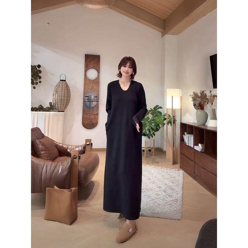 Plus-Size Women's Fashion V-Neck Casual Style Dress, New Spring Model for Curvy Women, Loose Fit, Slimming, Tummy-Concealing, Elegant Long Dress