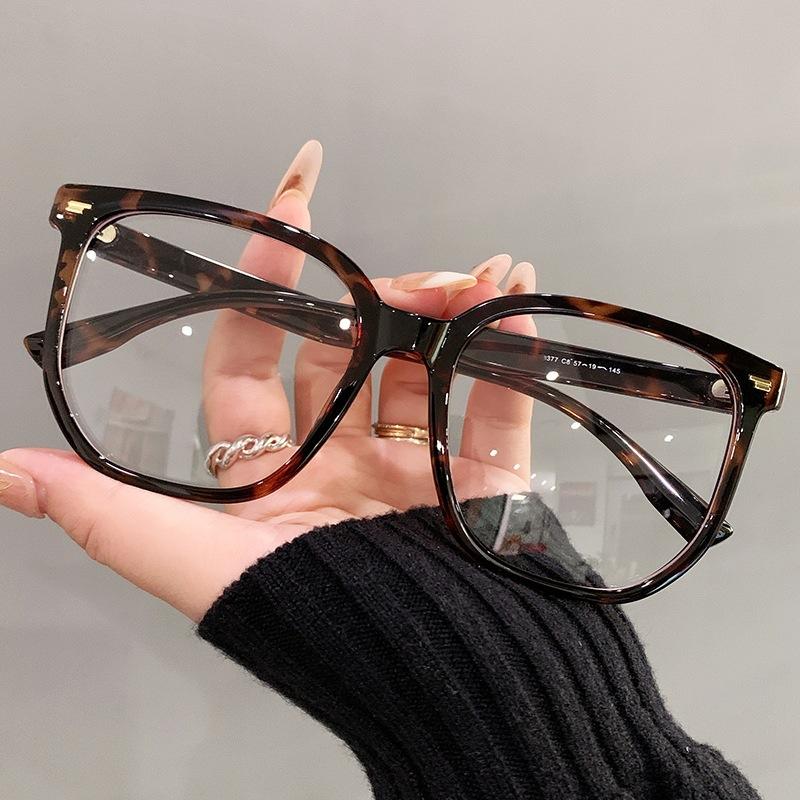 Oversized black frame glasses for women, a makeup-friendly magic tool, anti-blue light, suitable for prescription lenses, makes a large face look
