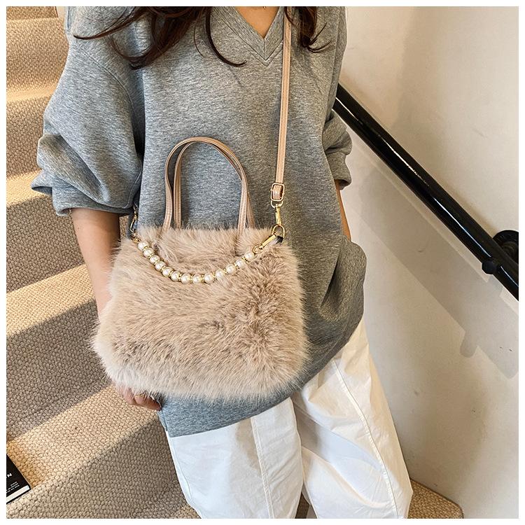 2025 Autumn and Winter New Plush Handbag Fashion Pearl Chain Messenger Bag High Value Small Square Bag