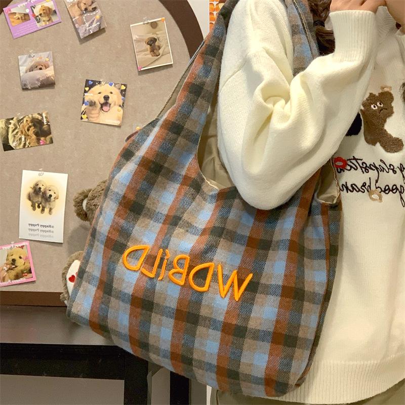 College Style Retro Woolen Tote Bag Large Capacity Letter Embroidered Shoulder Bag College Student Class Versatile Tote Bag