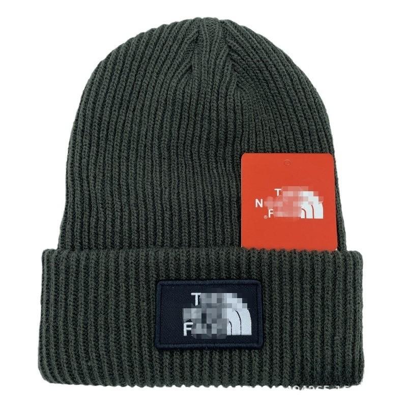 Вязаная шапка в городском стиле с вышивкой букв для повседневной носки в холодную погоду