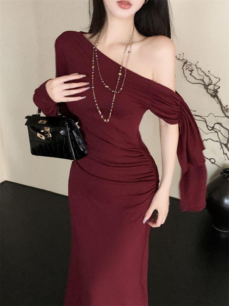 Лето 2025 Асимметричный вырез Длинный рукав Облегающее Сексуальное платье-бодикон с запахом на бедрах