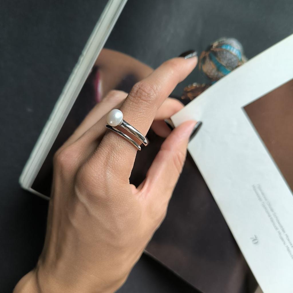Серебряное кольцо с натуральным жемчугом, вес изделия 5,17 гр (2185024)