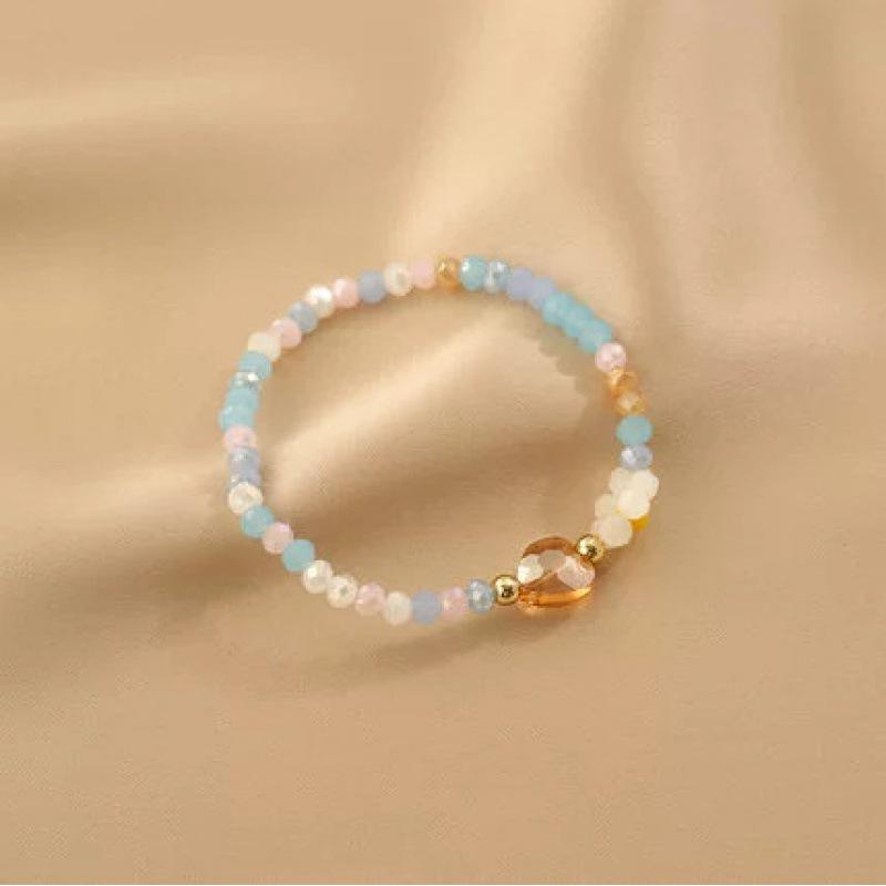 Elegant French Pearl Bracelet: Chic Retro Design for Women