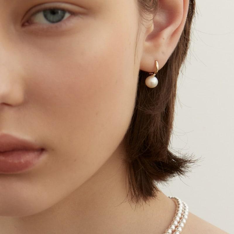 LUNNE 14k Grace Freshwater Pearl One-Touch Hoop Earrings (14k Gold) #LFE22