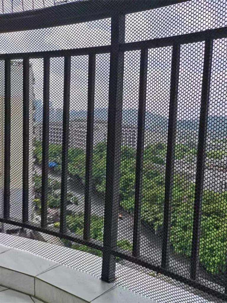 Защитная сетка для животных и детей: Сетка для защиты балкона и окон