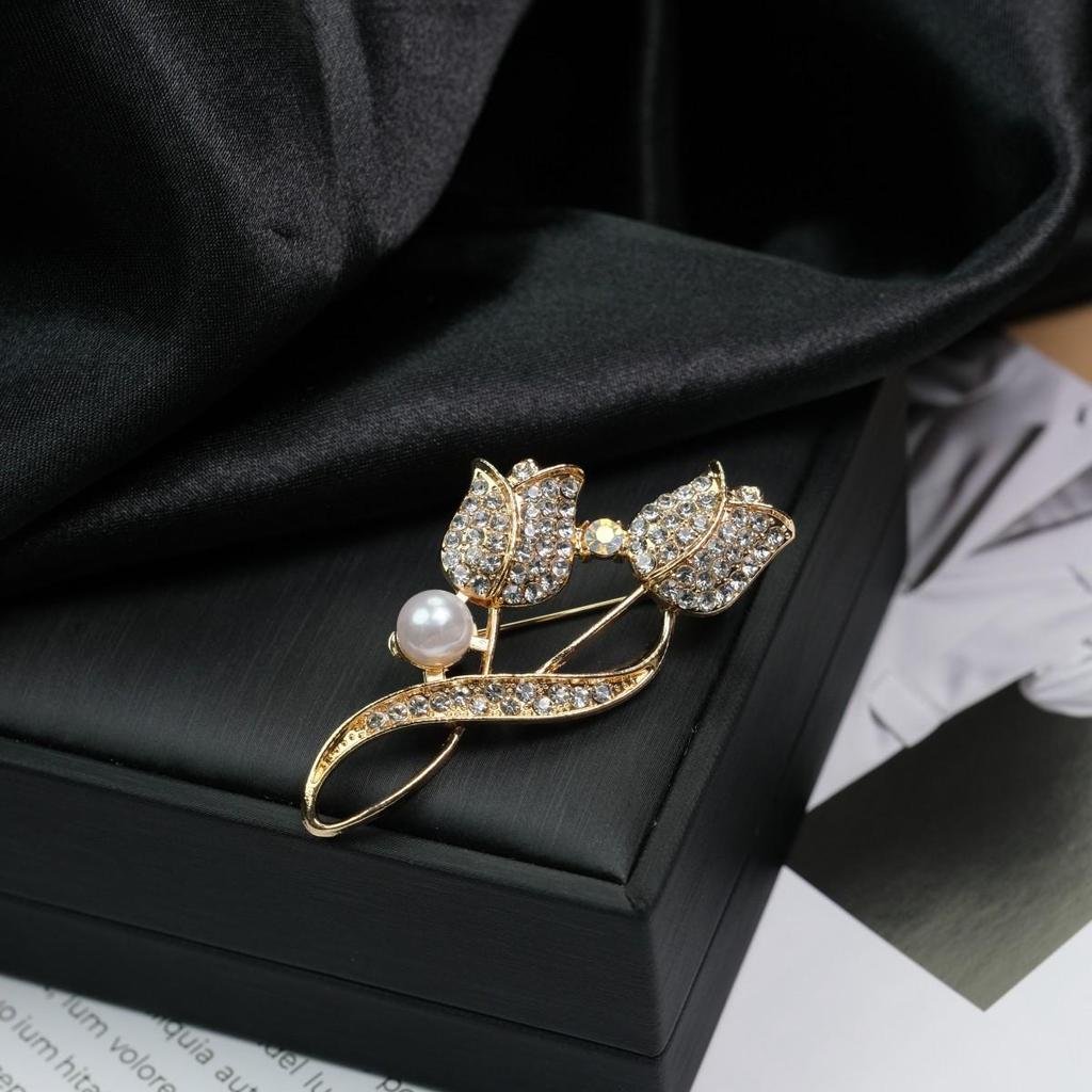 Винтажная брошь-булавка из сплава с цветком, жемчугом и бриллиантами