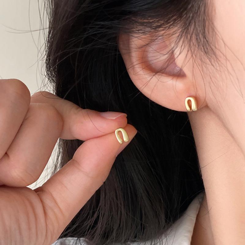 Trendy U-Shaped Horseshoe Stud Earrings: 2025 Niche Design for Women