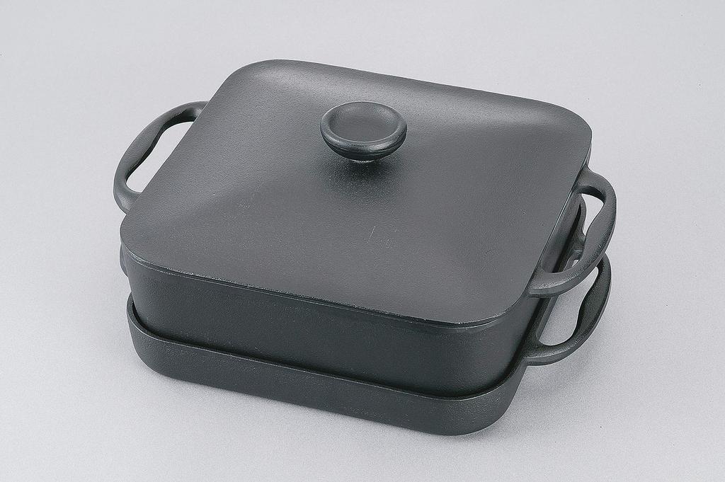 Iwachu Square Pan Black Body Size X X Compatible with IH 21700 Pot Nanbu Tekki (cm) 30.5 24.5 (H) 3.5 (Shallow) / (H) 8.5 (Deep) Two-handed