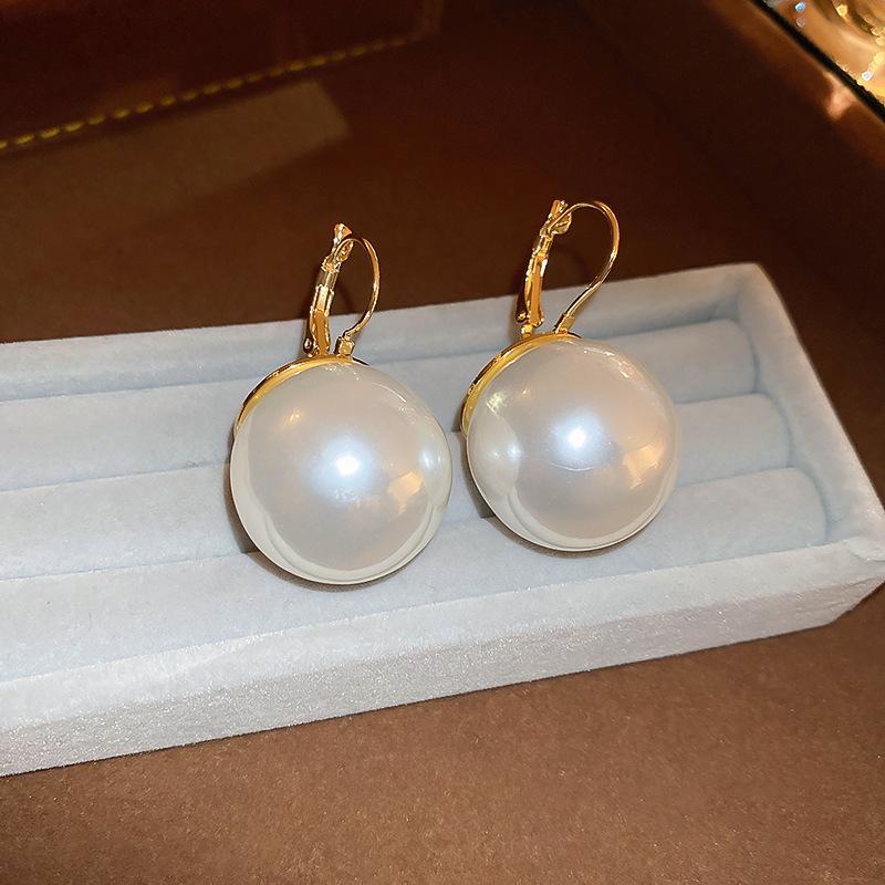 Elegant Zircon Pearl French Retro Luxury Earrings 2025
