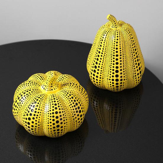 Статуэтка тыквы в желтый горошек Мини-скульптура из смолы тыквы Фигурка тыквы в горошек Главная