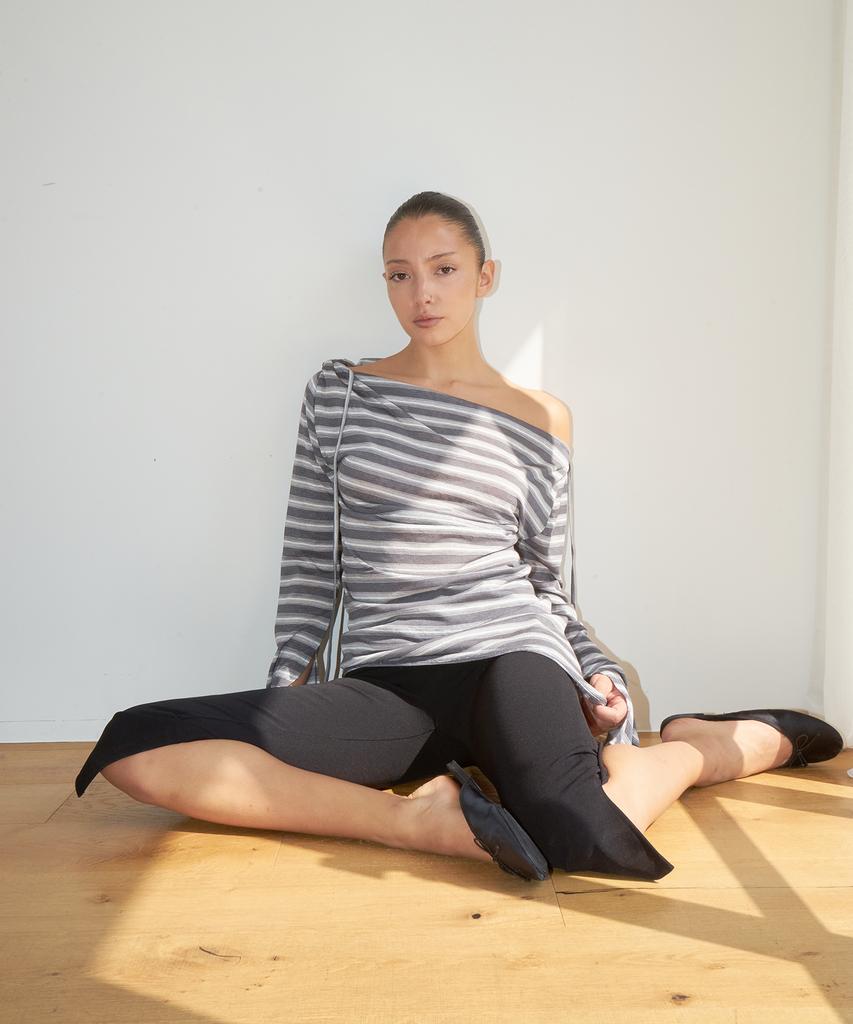 PROVO Shade Stripe Asymmetrical Off-Shoulder Top / Gray