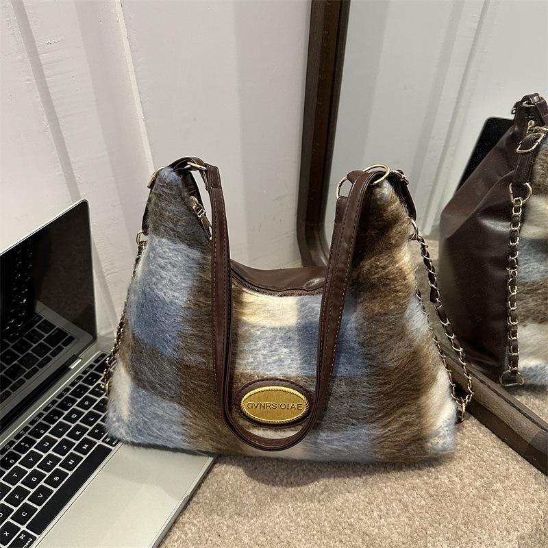 Большая вместительная сумка для женщин на осень и зиму, новая шерстяная клетчатая сумка через плечо в стиле ретро, повседневный универсальный нишевый рюкзак