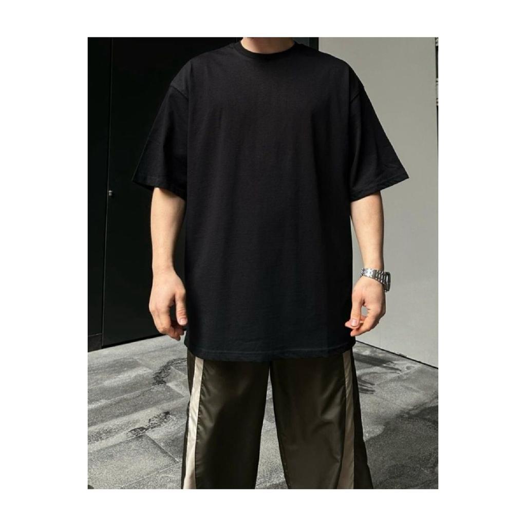 Черная базовая футболка оверсайз