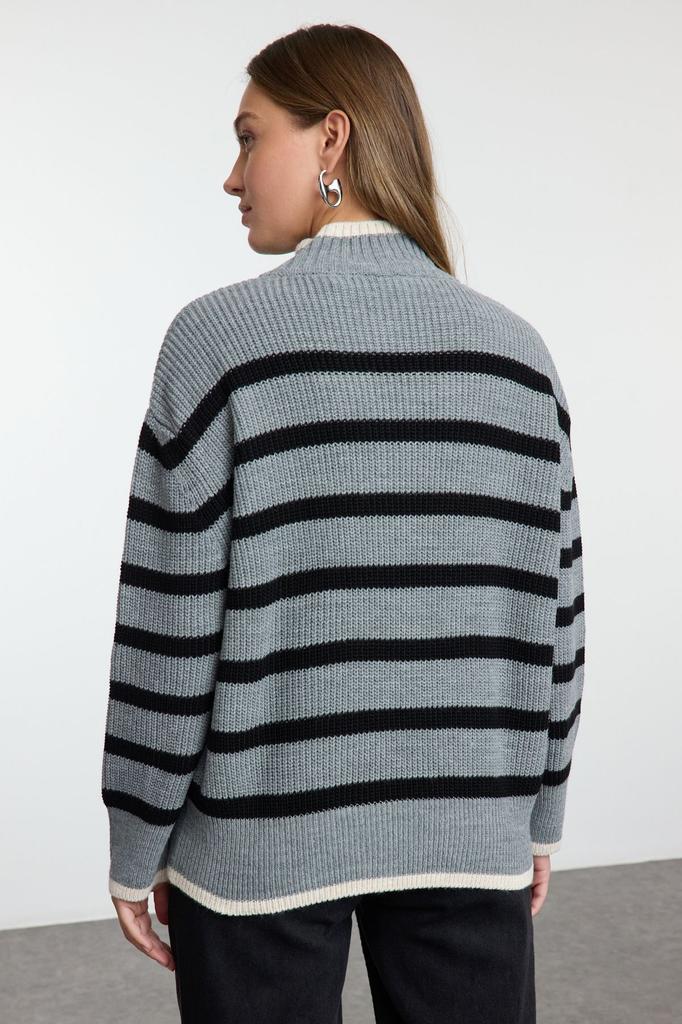 Women's Fashionable Stylish Sweater Black Wide Pattern Striped Knitwear Sweater