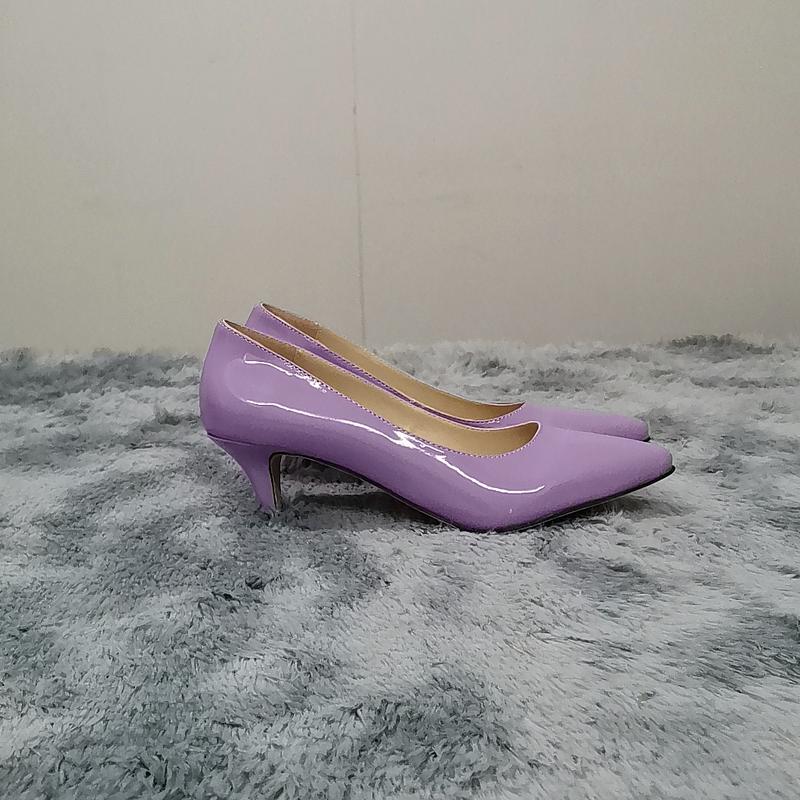 Классические пикантные женские туфли-лодочки с острым носком на низком среднем каблуке, весеннее свадебное платье брендового дизайна