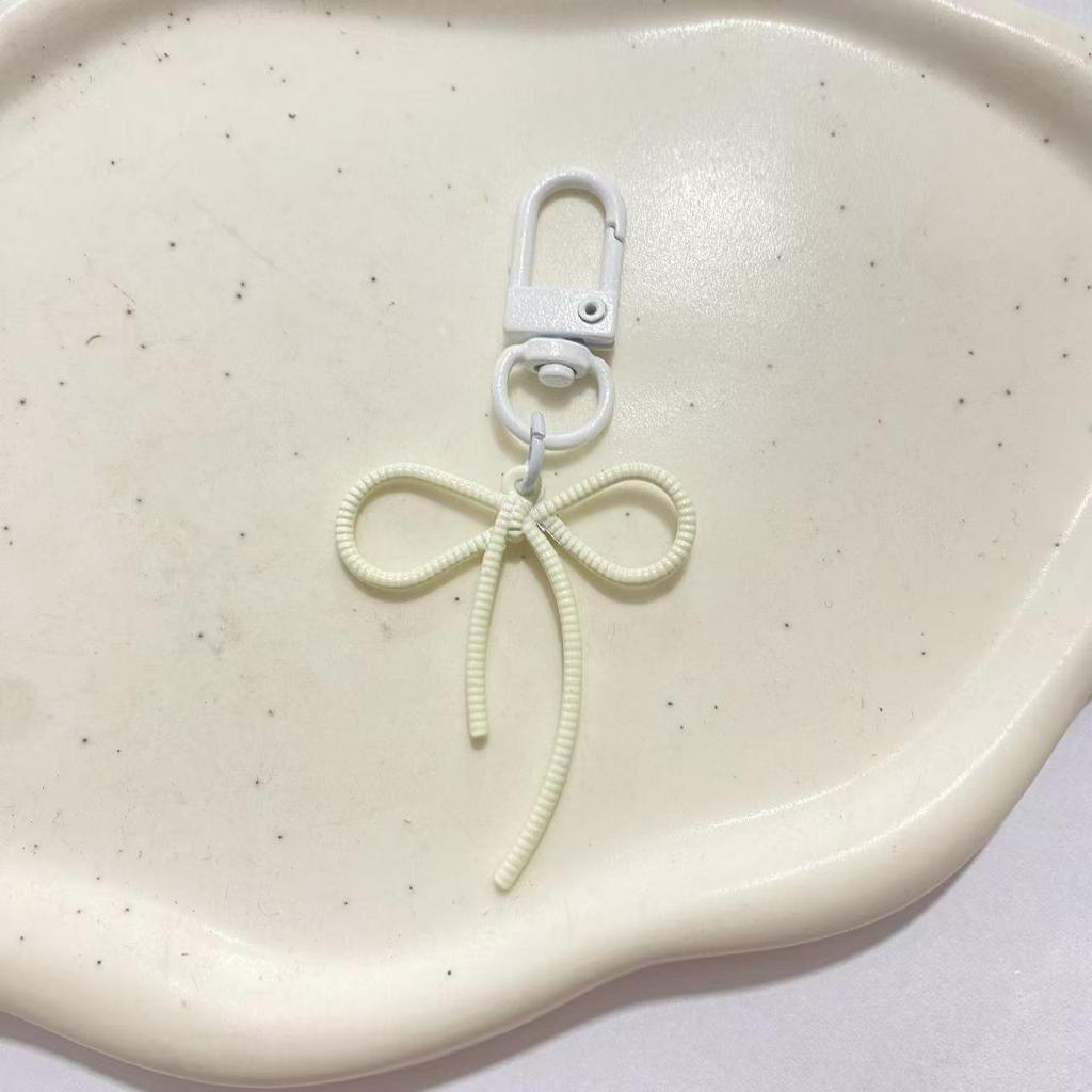 Украшение для брелка-банта «Сбежавшая принцесса» из разноцветной полой ленты