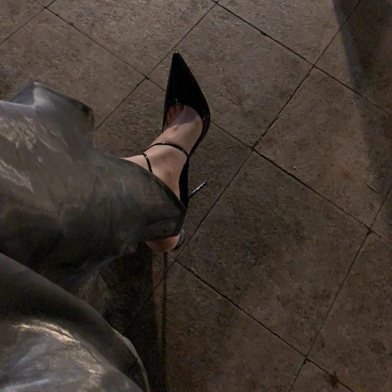 Тонкий каблук заостренный верх универсальные повседневные удобные сандалии летняя мода нишевый дизайн однотонные сандалии на высоком каблуке