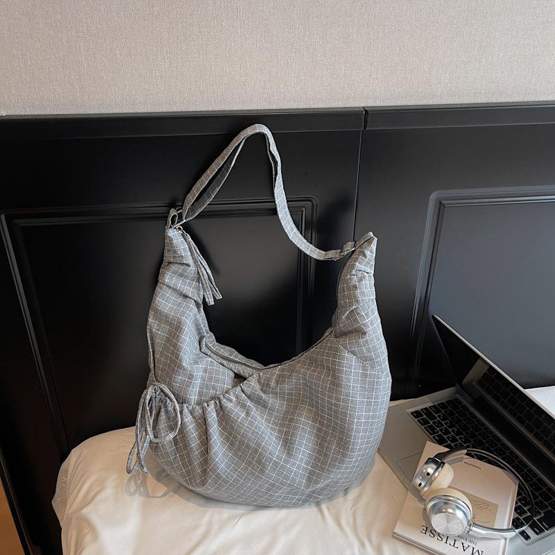 Нейлоновая тканевая сумка женская сумка-мессенджер 2025 осень новая большая вместимость клетчатый нишевый дизайн на одно плечо сумка-пельмень